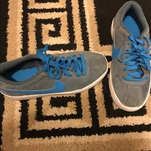 Boys Nike 5.5 Grey and Blue Suede Sneaker